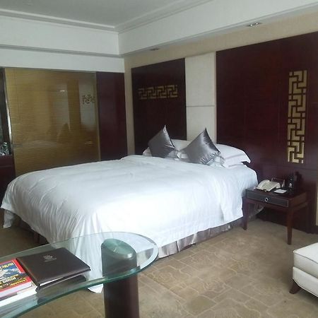 Boya Holiday Hotel Guangzhou Bagian luar foto