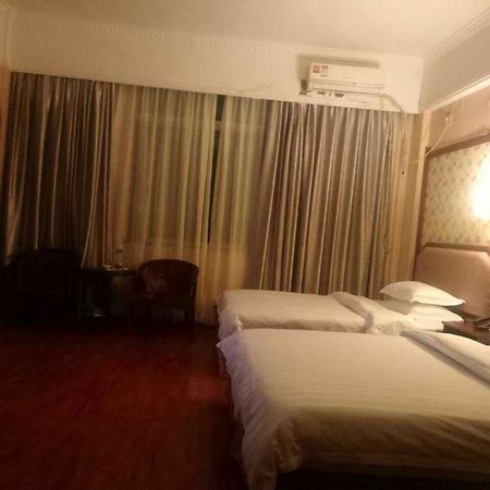 Boya Holiday Hotel Guangzhou Bagian luar foto