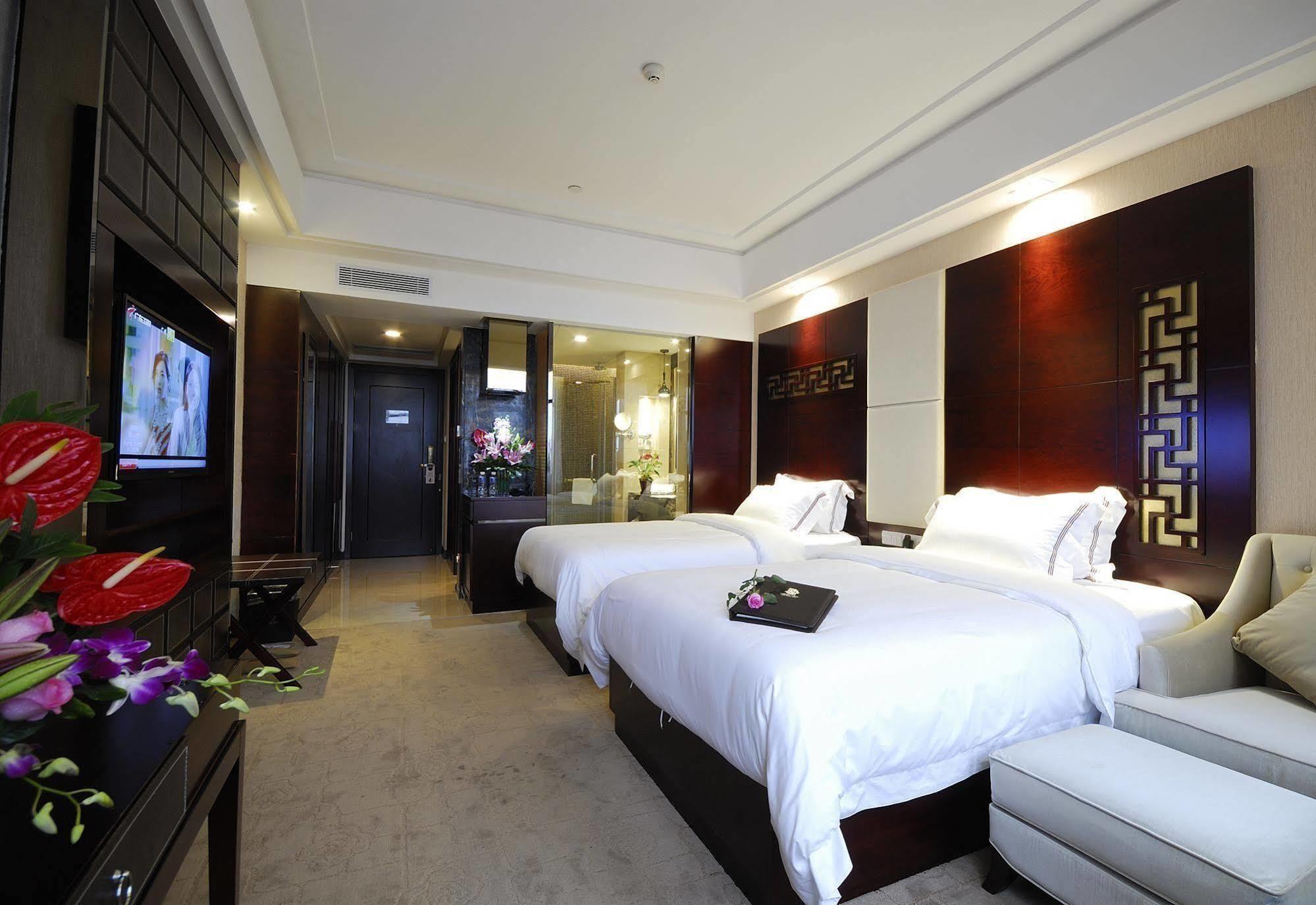 Boya Holiday Hotel Guangzhou Bagian luar foto